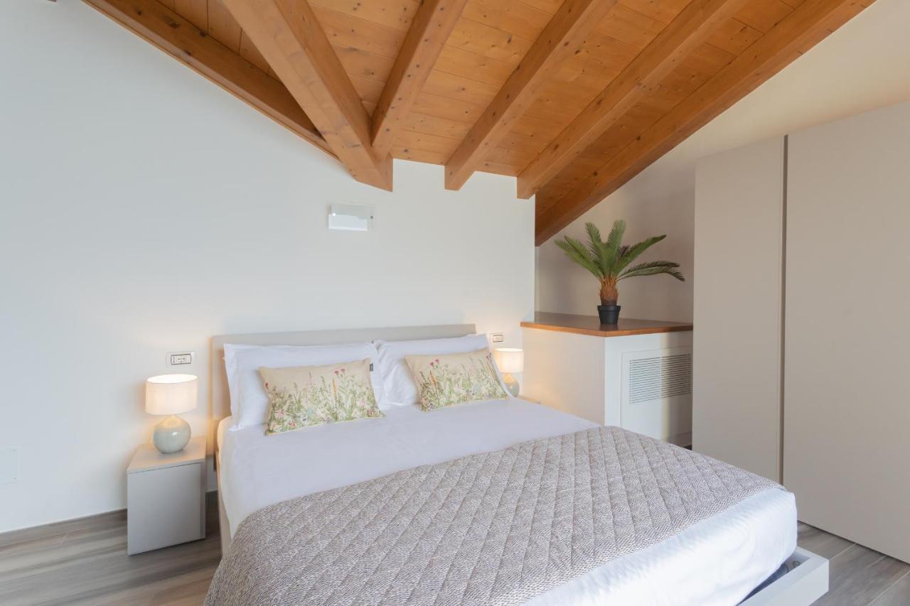 Dream Lake Apartments Lake View - Private Beach By Rent All Como Lezzeno Esterno foto