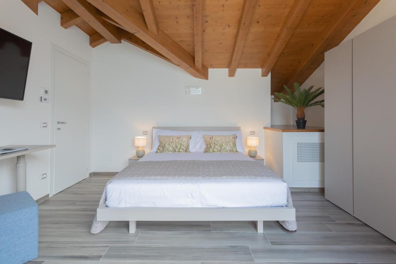 Dream Lake Apartments Lake View - Private Beach By Rent All Como Lezzeno Esterno foto