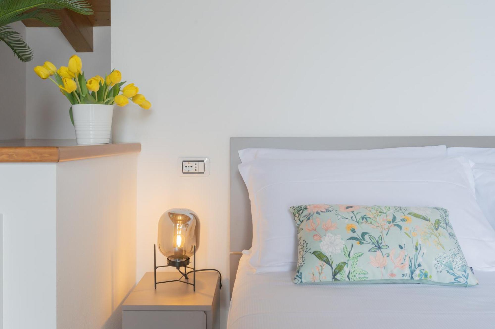 Dream Lake Apartments Lake View - Private Beach By Rent All Como Lezzeno Esterno foto