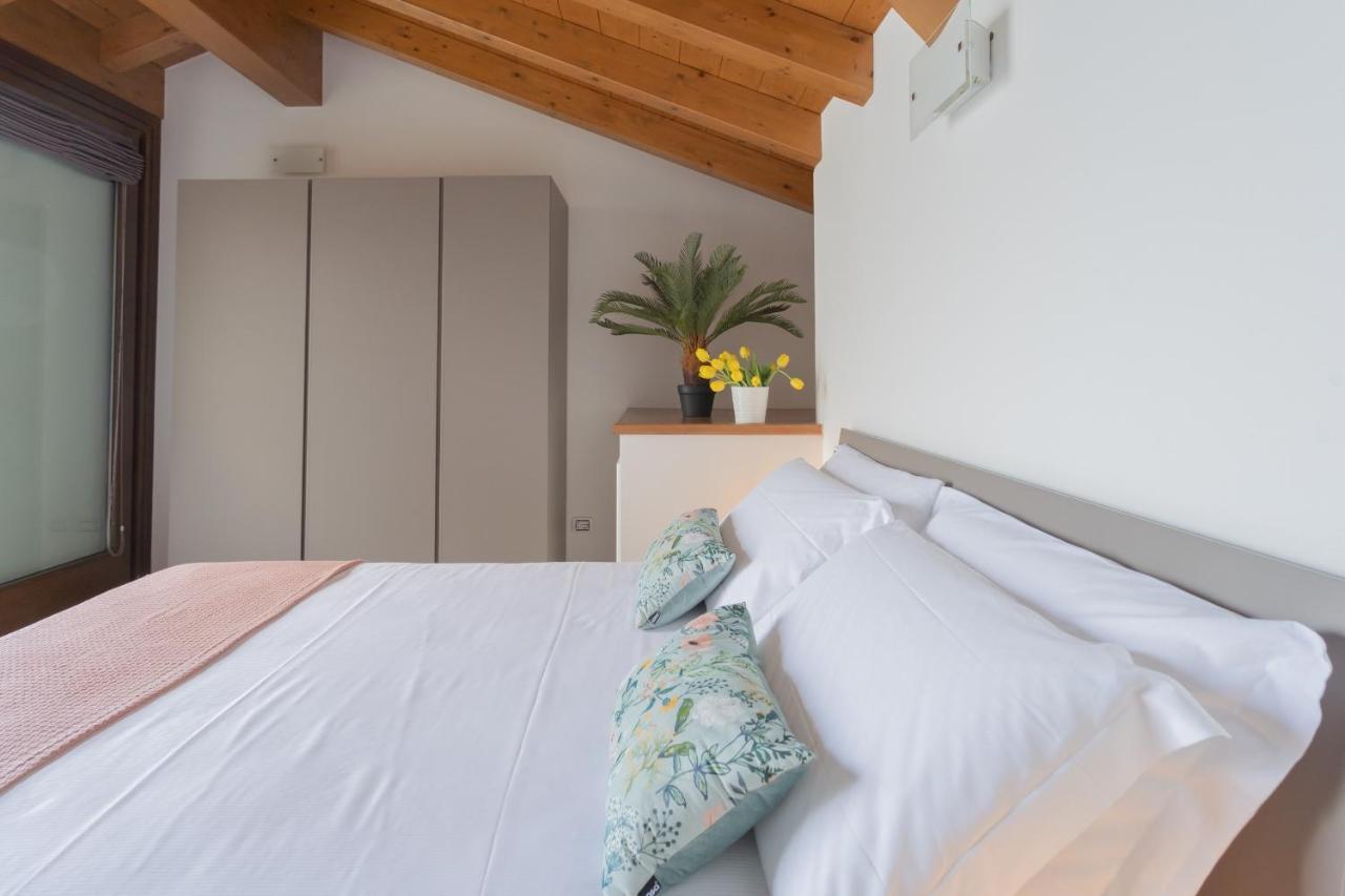 Dream Lake Apartments Lake View - Private Beach By Rent All Como Lezzeno Esterno foto