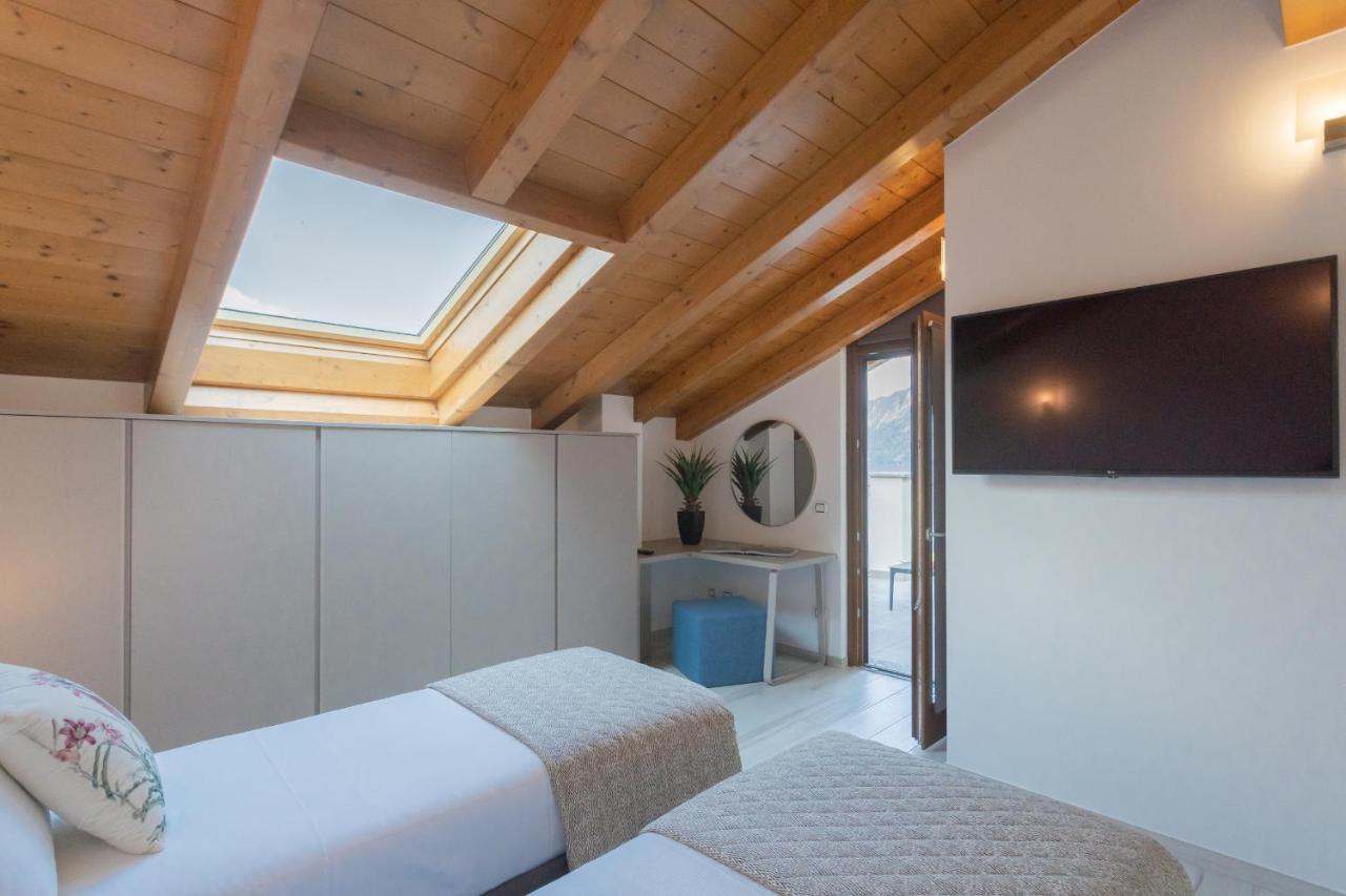 Dream Lake Apartments Lake View - Private Beach By Rent All Como Lezzeno Esterno foto